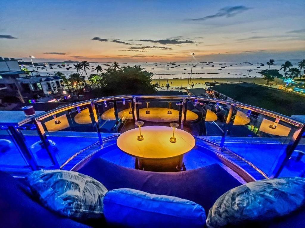 The Globe Hotel, Bar & Restaurant 3* Pattaya